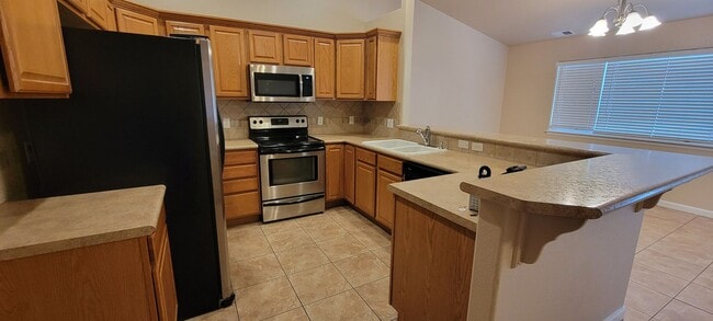 Building Photo - Spacious Duplex in Autumn Glen Subdivision