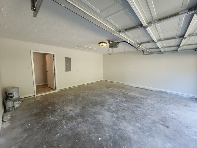 Building Photo - 508 Farmingdale Rd SE