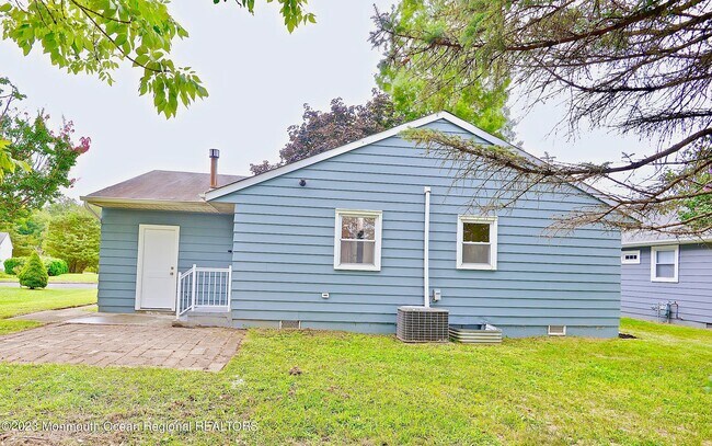 Building Photo - 57 Golden Glow Circus