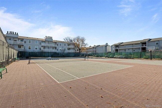 Building Photo - Metro Denver Condo with all the amenities