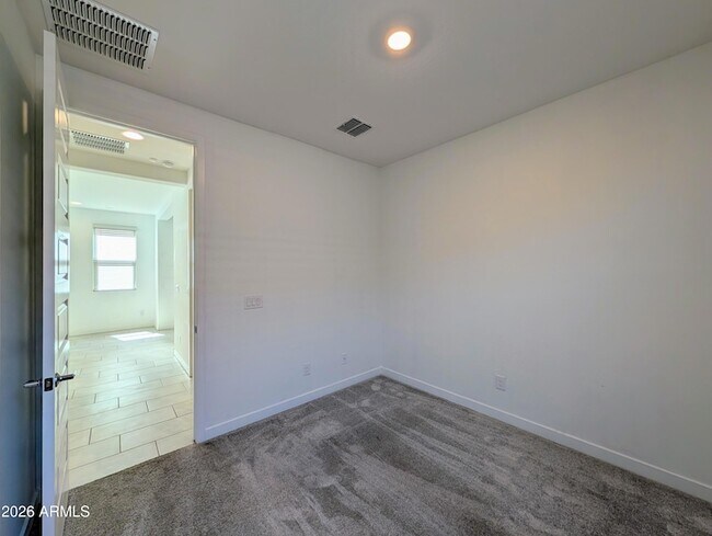 Building Photo - 9509 W Sells Dr
