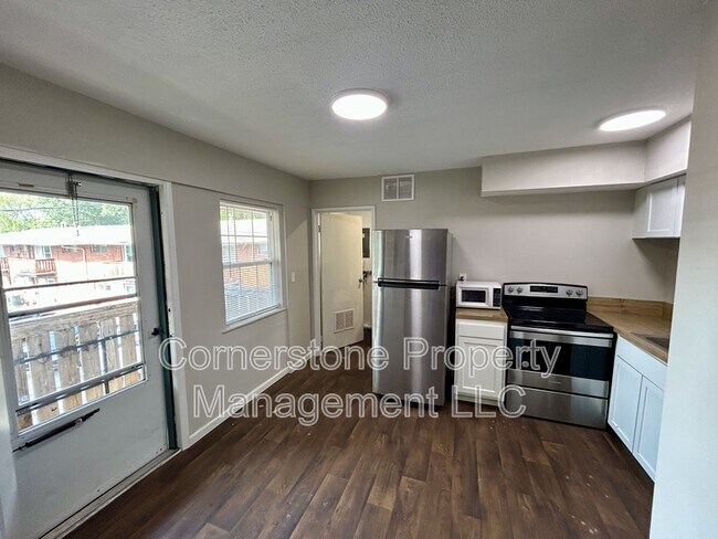 Building Photo - 2506 Redbud Ln