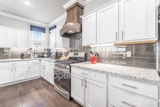 Building Photo - 5217 S 65th Pl