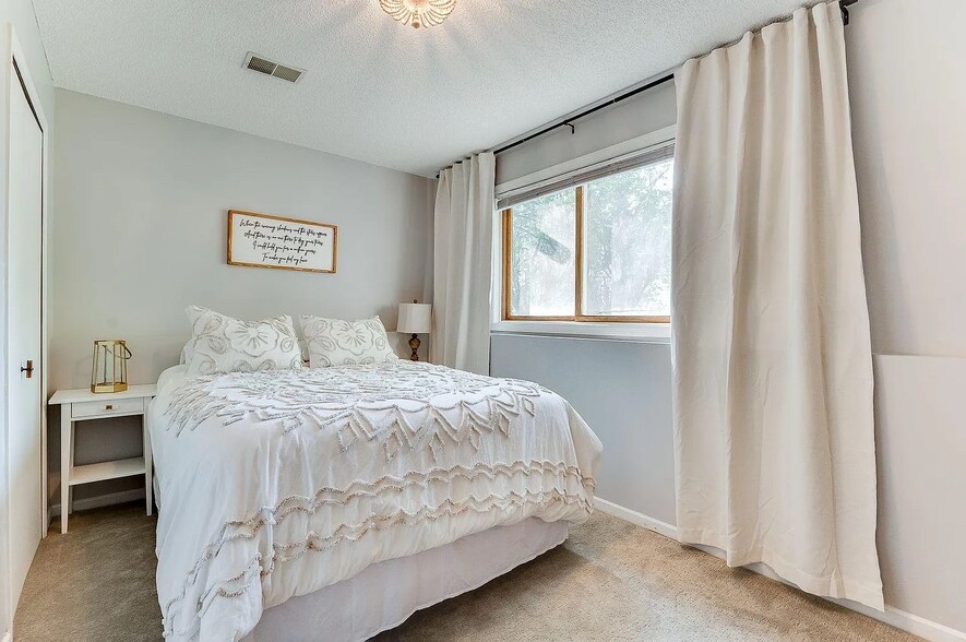 Building Photo - 13956 Brunswick Ave S