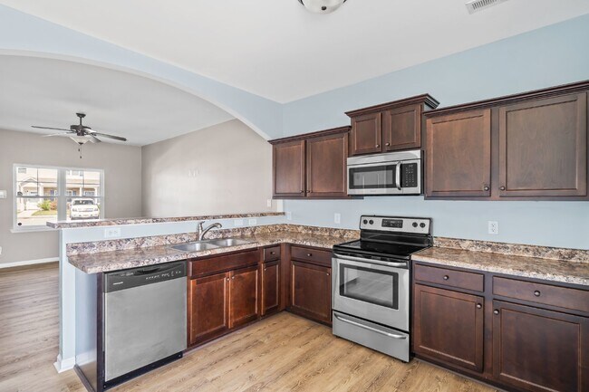 Building Photo - Justice Farm Townhome