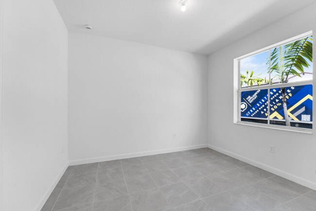 Building Photo - 2803 SE 26th Ave