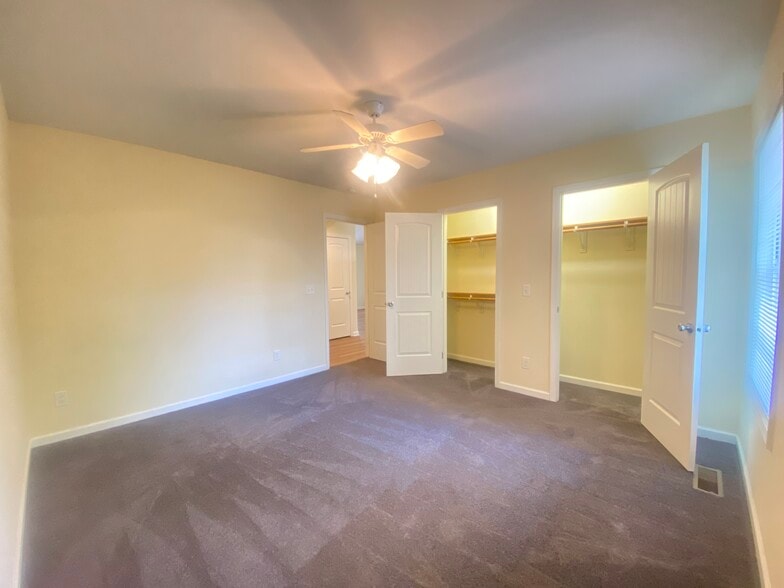 Building Photo - 200 E 14th St