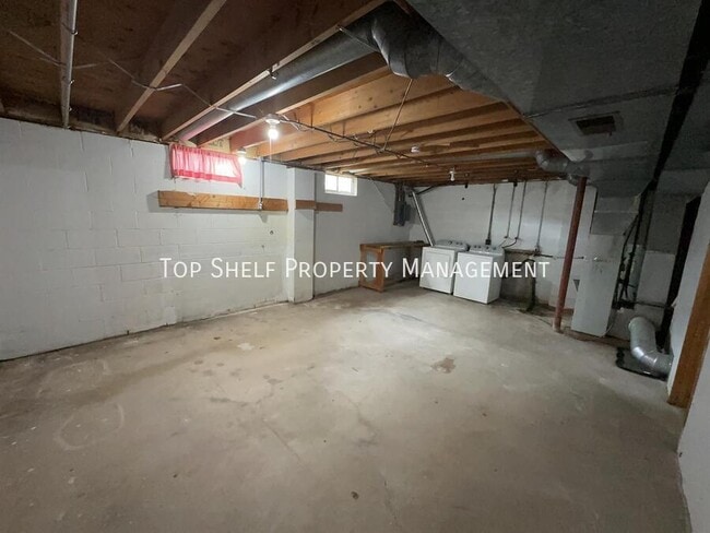 Building Photo - 3812 SW 12th St