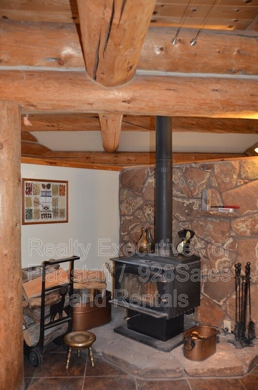 Building Photo - 1500 E Iris Trail