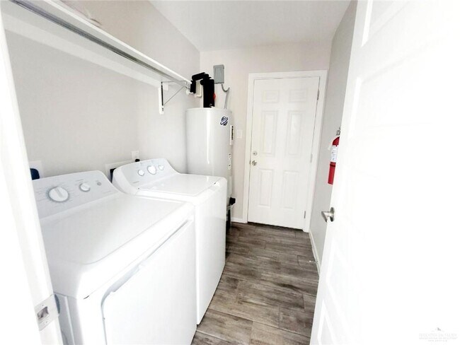 Building Photo - 14 Alta Vista Dr