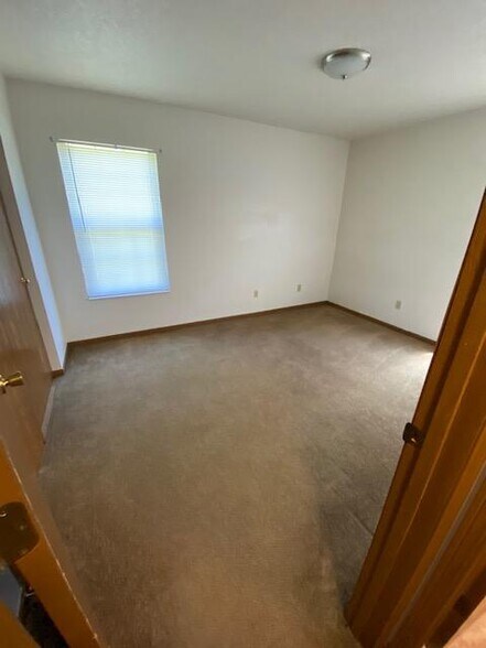 Building Photo - 7336 Hampton Ave