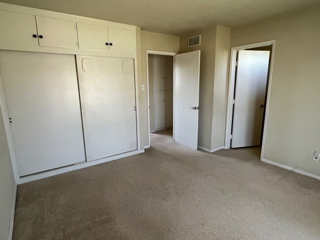 Building Photo - 3 Bedroom 2 Bath Well Kept Traditional Hom...