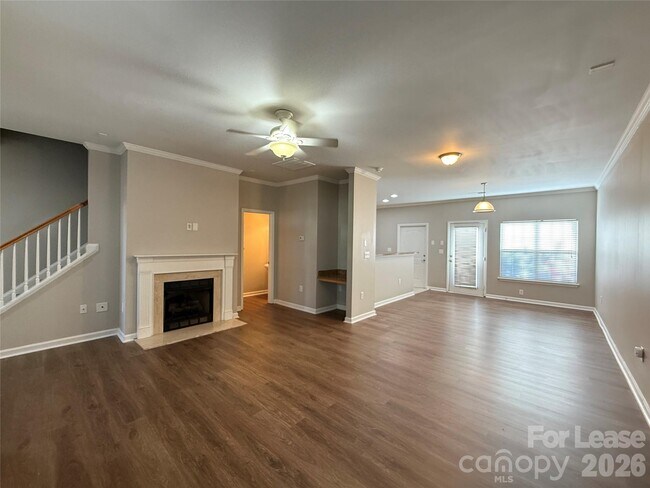 Building Photo - 933 Central Park Cir
