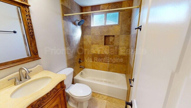 Building Photo - 2025 Cypress Ave.