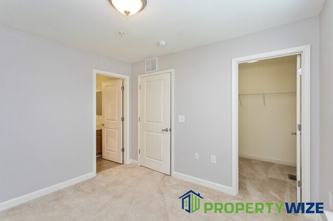 Building Photo - 4128 Orchard Ridge Blvd