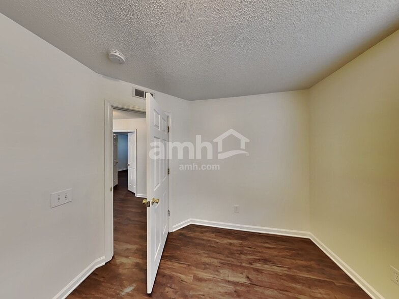 Building Photo - 11200 Longhedge Ln