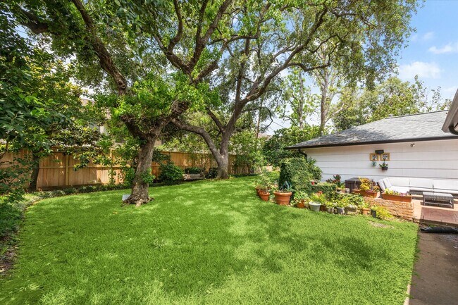 Building Photo - 1902 Chimney Rock Rd