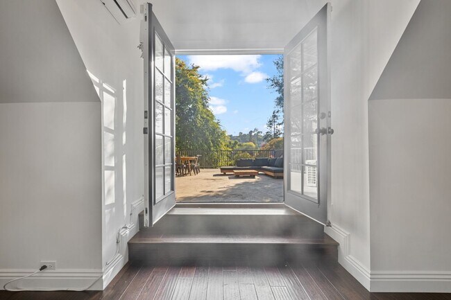 Building Photo - 263 San Miguel Rd