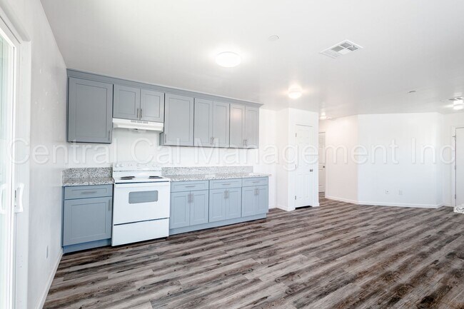 Building Photo - 129 E 8th St