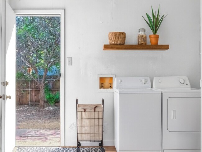 Building Photo - Cute 3-bedroom home in Keller ISD - Great location, fresh paint, new carpet and new appliances!