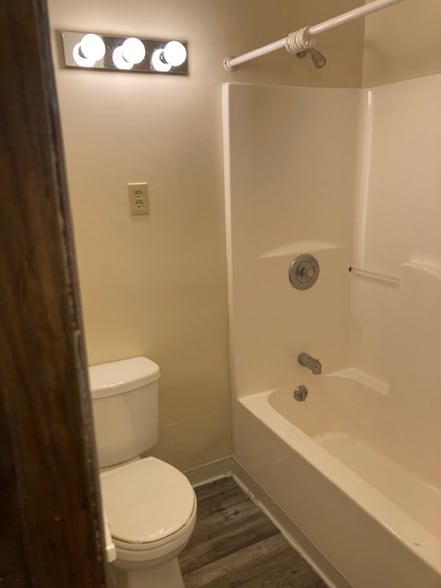 Building Photo - 105 Chicora Rd