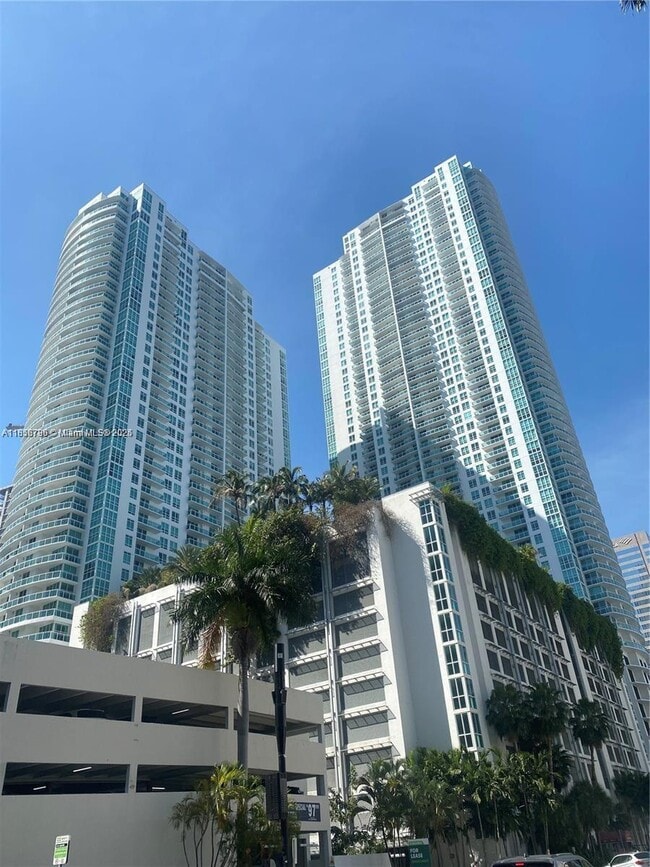 Primary Photo - 950 Brickell Bay Dr