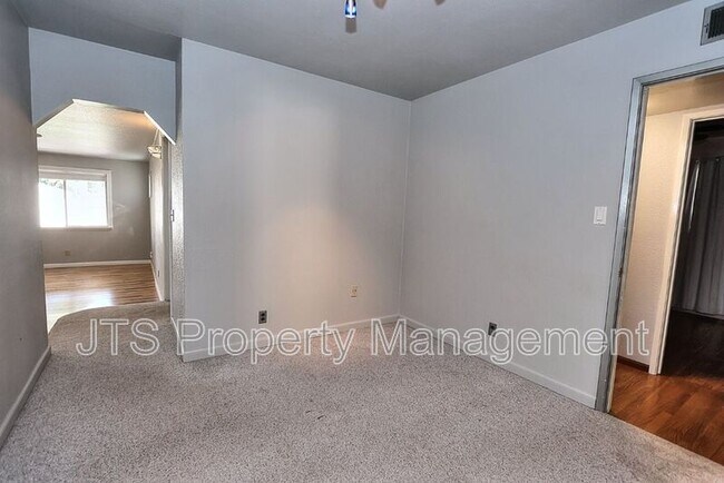 Building Photo - 2128 W La Loma Dr