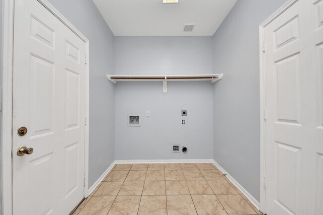 Building Photo - 9002 Sundown Dr