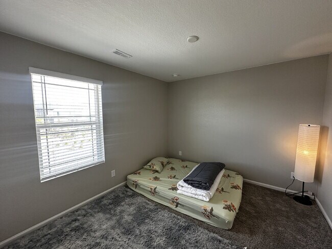 Building Photo - Available May! Beautiful home in Murphy Creek!