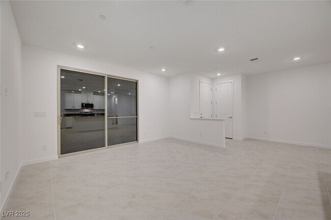 Building Photo - 2537 Monolith St