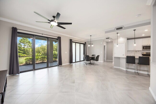 Building Photo - "Spacious 2-Bed, 2-Bath W/Den Condo Retrea...