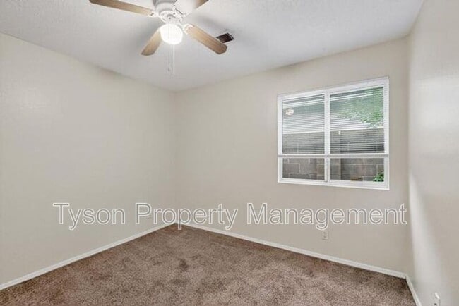 Building Photo - 3013 Taos Meadows Dr NE