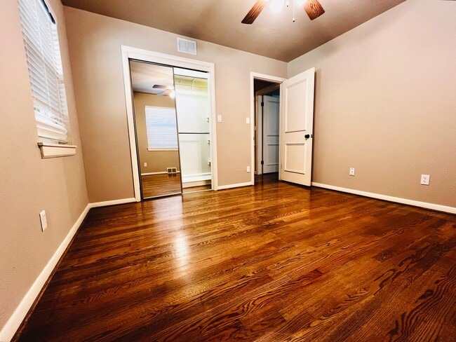 Building Photo - Beautifully, Corner-Lot 3BD 2BA Home in Be...
