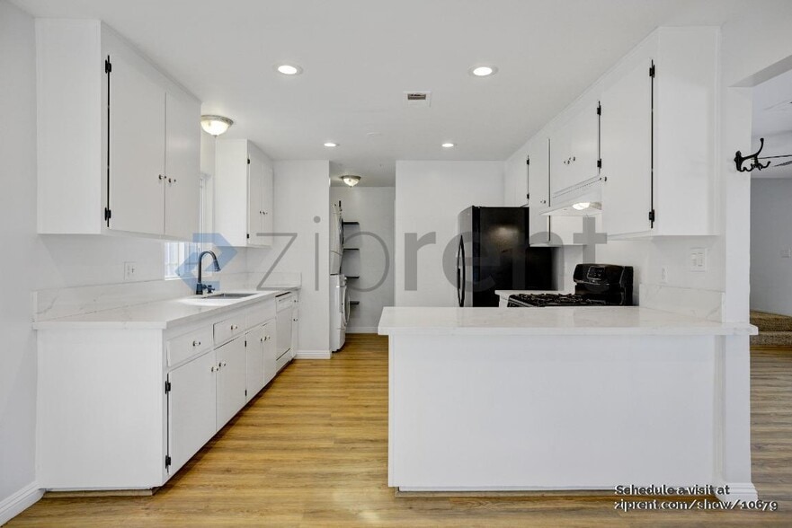 Building Photo - Unit