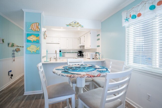 Building Photo - THIS OFF-SEASON MONTHLY RENTAL WILL HELP WITH THOSE WINTER BLUES