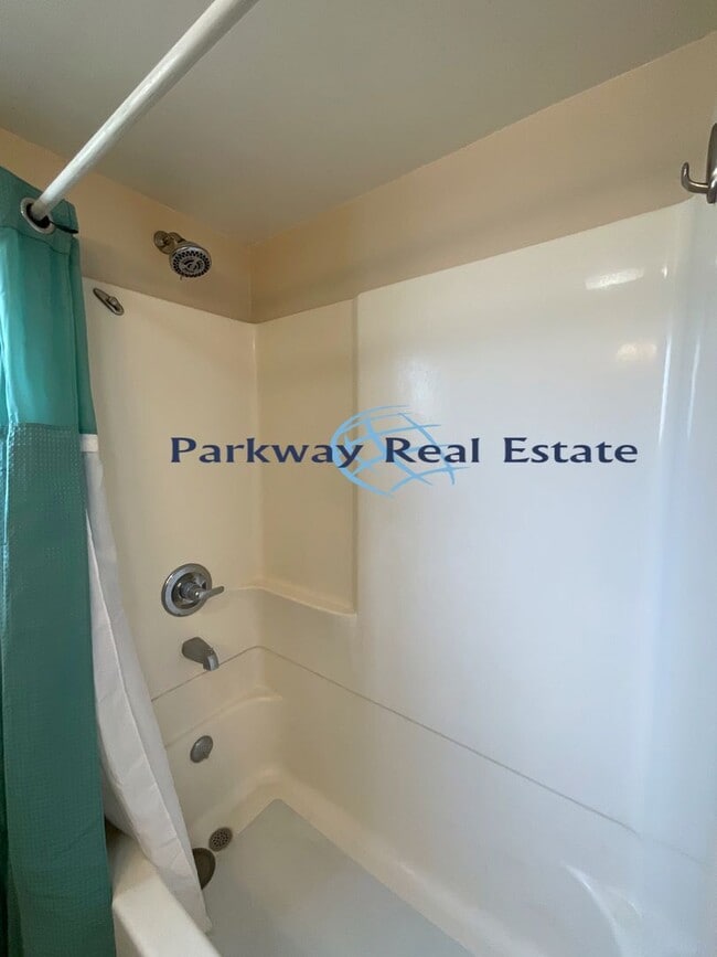 Building Photo - Charming 3 Bedroom House in East Alpine