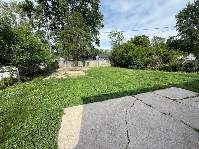 Building Photo - 2024 W Kessler Blvd N Dr