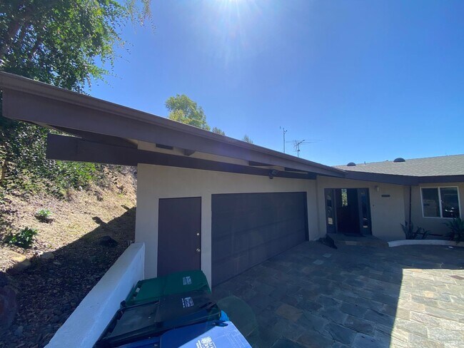 Building Photo - Beautiful 4 Bed / 4 Bath Home with Private Pool in Prestigious La Cañada