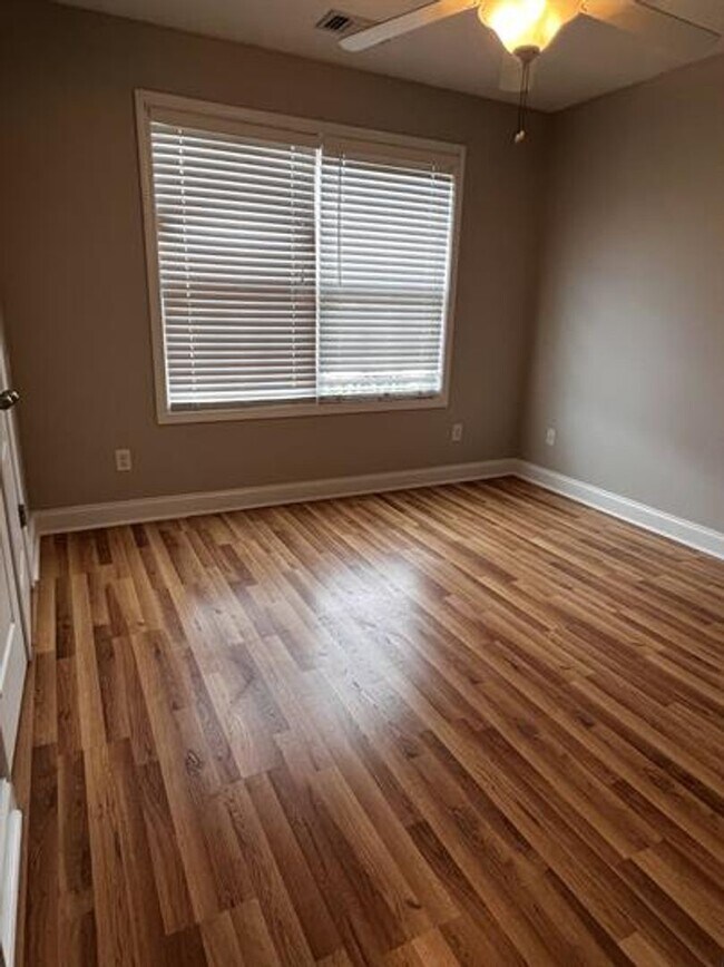 Building Photo - 4 bedroom beautiful home available August 14!!
