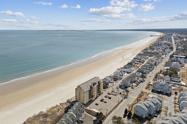 Building Photo - Fully Furnished Oceanfront 2 bed/2 bath