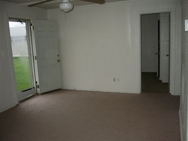Building Photo - 1071 Rochester Rd