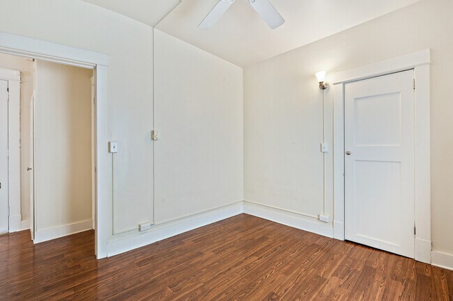 Building Photo - 115 Bellevue Ave E