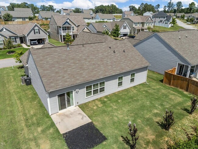 Building Photo - Stylish 3BR/2BA Home with Bonus Room in Gr...