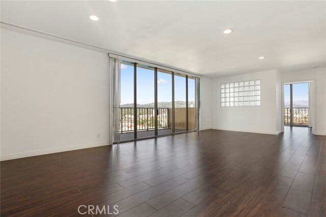 Building Photo - 2170 Century Pk E