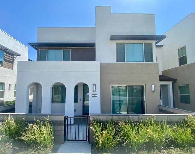 Building Photo - Modern 3-Bed, 3-Bath Home with Garage & Re...