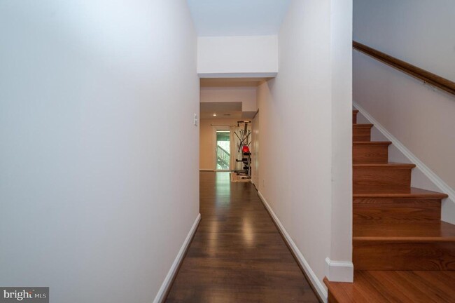 Building Photo - 5725 Walnut Wood Ln