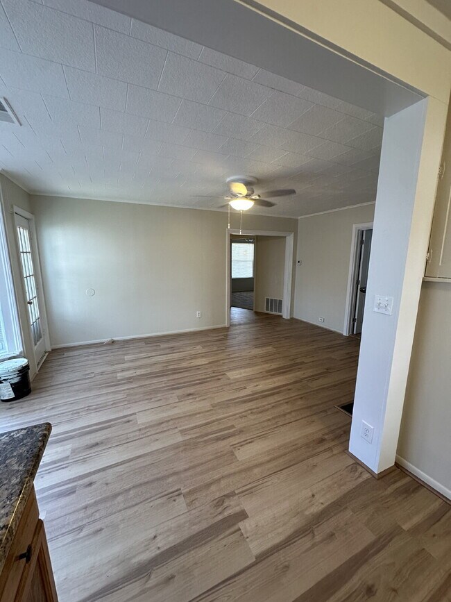 Building Photo - 3-Bedroom Duplex
