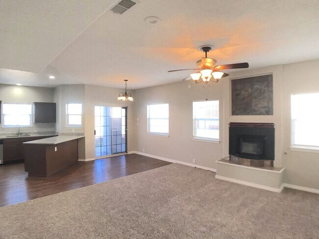 Building Photo - Stunning 4 bedroom in La Cueva area. Spacious layout. Refrigerated air! Extra Space!