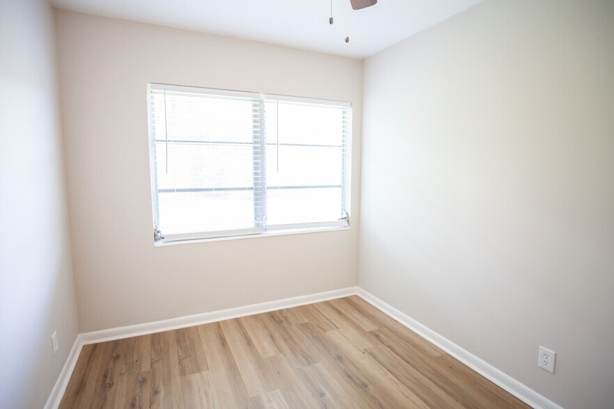 Building Photo - 1321 Stimson St