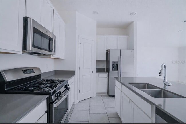 Building Photo - 9347 Revere Ave